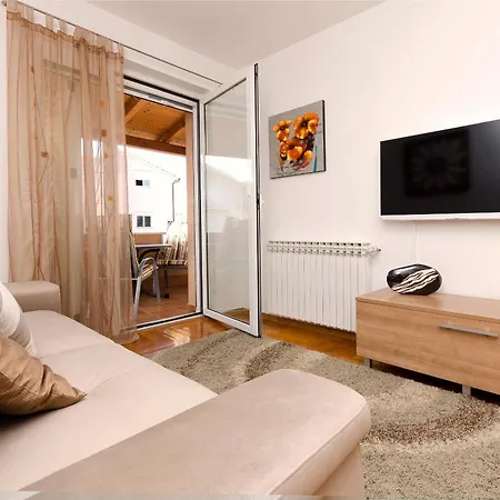 Adele 아파트 스리마