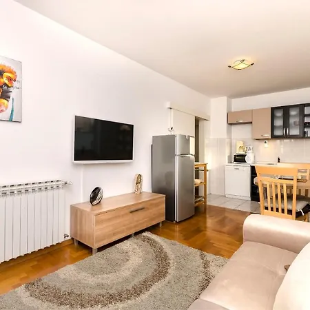 아파트 Adele 스리마