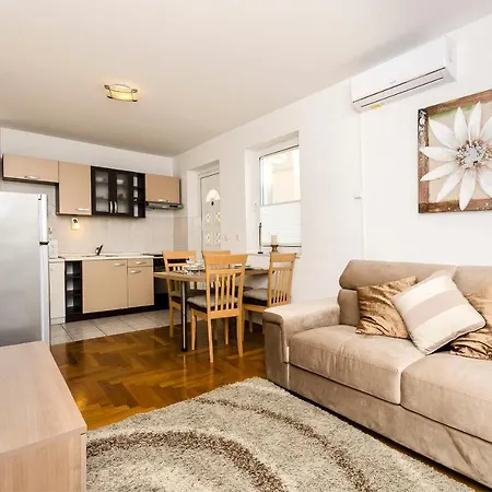 Apartment Adele Srima