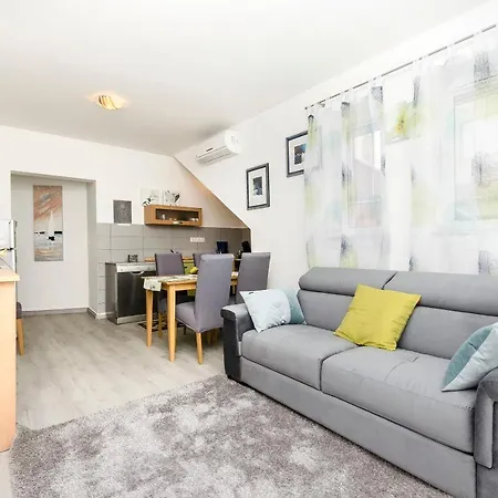 Adele Apartment *