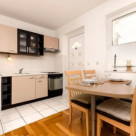 Adele Apartment Srima